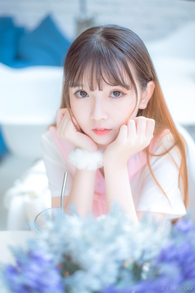 人，真是奇怪，没有外人来证明你，就往往看不出自己的价值。——三毛《撒哈拉的故事》